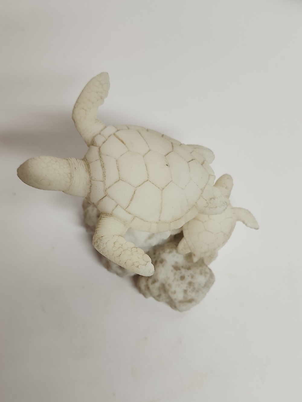 From Hawaii Unbranded White Turtle Figurine Duo - Ceramic Sea Turtle Sculpture